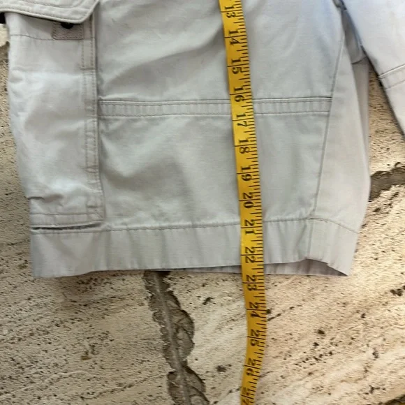 Tommy Hilfiger khaki cargo shorts size36 great condition super soft comfortable - Picture 10 of 14